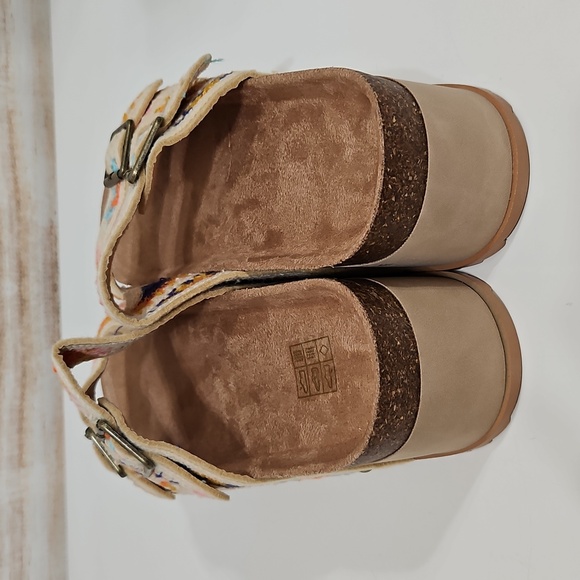 Colorful Embroidered Block Heel Confy Boho Floral Crochet Platform Sandals 9 - Picture 7 of 9